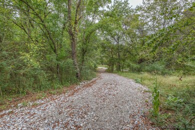 2728 E 51st St N - Gravel Road