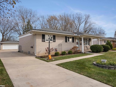 30160 Manor Dr, Madison Heights, MI 48071 - photo 4