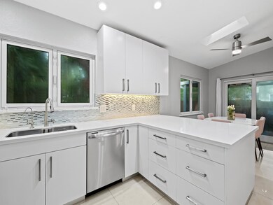 825 SW 4th Ct, Fort Lauderdale, FL 33312 - photo 5