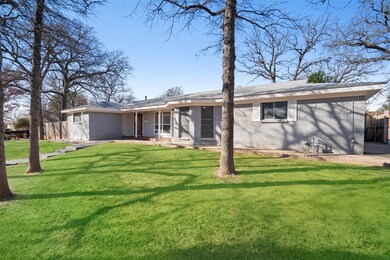 1005 Scott Dr, Hurst, TX 76053 - photo 4