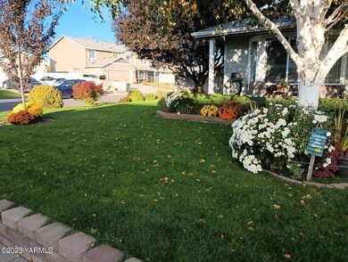 109 S Glacier St, Moxee, WA 98936 - photo 5