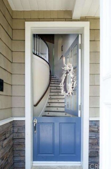 BEAUTIFUL DUTCH DOOR 