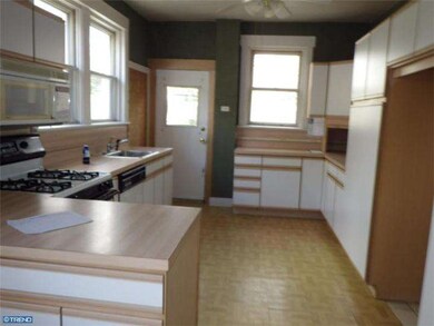 1208 E 9th St, Crum Lynne, PA 19022 - photo 6