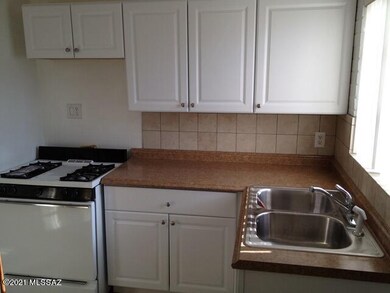 1bd 1ba unit - kitchen