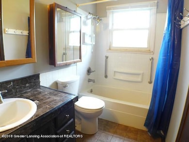 208 W Miller Rd, Lansing, MI 48911 - photo 7