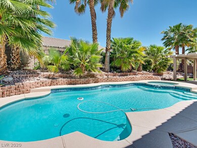 Large Lot, big pool/spa/patio with comfortable dis