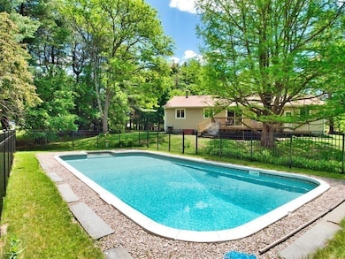 152 Charlton St, Oxford, MA 01540 - photo 3