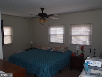 818 Pennsylvania Ave, Southampton, PA 18966 - photo 2