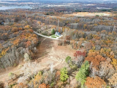 9410 Grand Summit Dr, Fenton, MI 48430 - photo 4