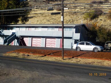 542 Riverside Dr, Klamath Falls, OR 97601 - photo 4