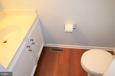 8204 Londonderry Ct, Laurel, MD 20707 - photo 3