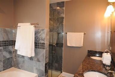 6428 N Fairfield Ave unit 2E, Chicago, IL 60645 - photo 7