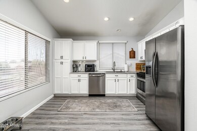 827 W Leah Ln (8 of 32)
