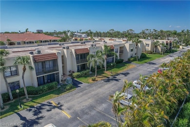 12491 Mcgregor Blvd unit 7, Fort Myers, FL 33919 - photo 5