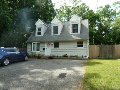 135 Rosewood Dr, Keyport, NJ 07735 - photo 2