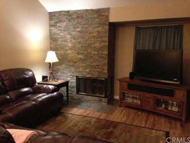 Very open floor plan with high ceilings, laminate 