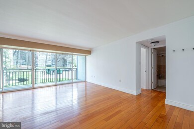 1802 Metzerott Rd unit 207, Adelphi, MD 20783 - photo 2