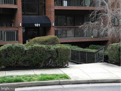 101 Skyhill Rd unit 104, Alexandria, VA 22314 - photo 2