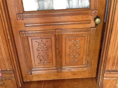 Entry/Foyer. ORIGINAL FRONT DOOR AT FOYER.