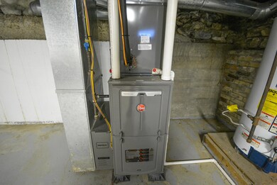 425 Defiance St, Wapakoneta, OH 45895 - photo 4