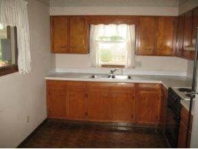 1421 Stoneybrook Dr, Johnson City, TN 37601 - photo 2