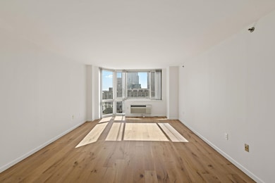 Mandalay on the Hudson unit 1511, Jersey City, NJ 07302 - photo 4