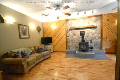 110 Mannon Dr, Alum Creek, WV 25003 - photo 3