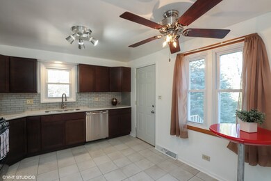 701 Carney St, Waukegan, IL 60085 - photo 5