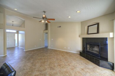 004_Family Room