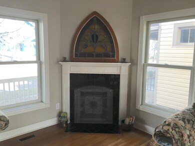 253 E Gates Living Room