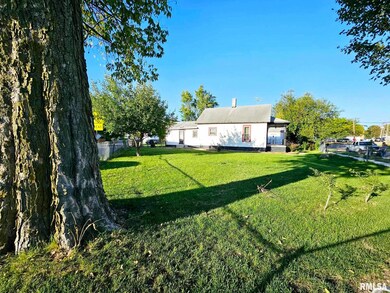 215 S Kankakee St, Lincoln, IL 62656 - photo 5