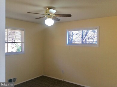 9226 Rolling View Dr, Lanham, MD 20706 - photo 2