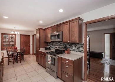 2118 Olympia Dr, Bettendorf, IA 52722 - photo 6