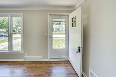 2165 E 290th St, Wickliffe, OH 44092 - photo 2