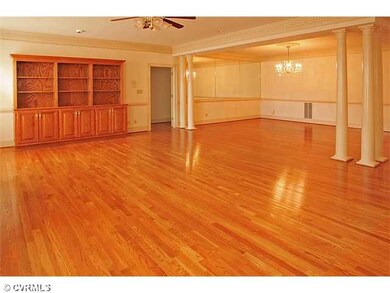 Interior Space/Layout - Family Room Towards Dining