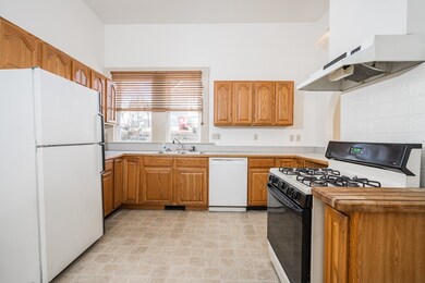 104 10th St unit 1R, Lowell, MA 01850 - photo 4
