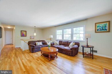 9421 Winterberry Ln, Fairfax, VA 22032 - photo 5