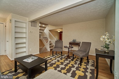 6808 Montivideo Square Ct, Falls Church, VA 22043 - photo 5