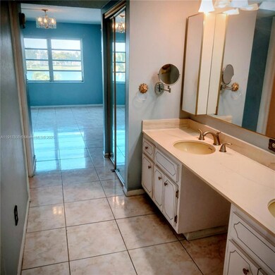 877 NE 195th St unit 318, Miami, FL 33179 - photo 2