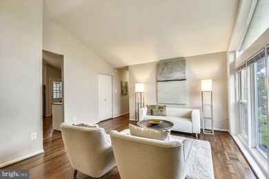 8327 Syracuse Cir, Vienna, VA 22180 - photo 5