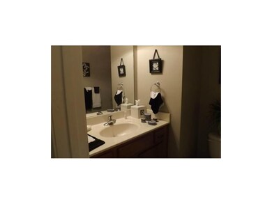 Half bath/powder room off the entry