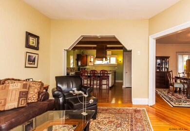 147 Spring St, Saratoga Springs, NY 12866 - photo 4