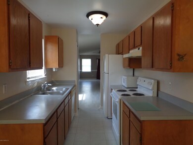 8745 Buzz Ct, Jacksonville, FL 32216 - photo 4