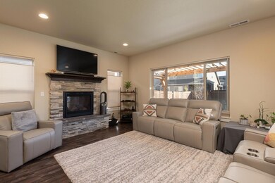 3-Flagstone_Brenda-25