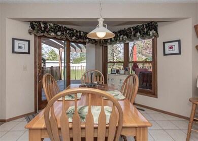 1626 W 44th Ct, Davenport, IA 52806 - photo 6