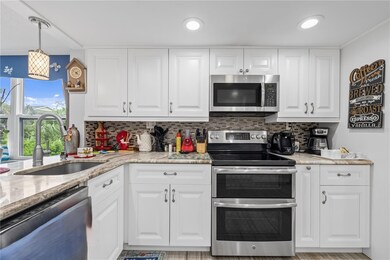 LUXURIOUS KITCHEN
