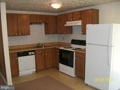 220 Compass Rd, Essex, MD 21221 - photo 4