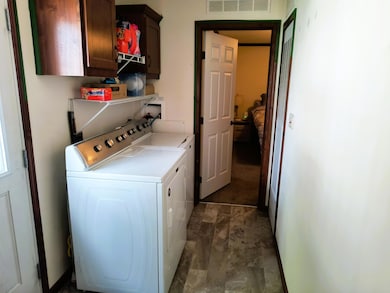 3208 W 47th Place, Davenport, IA 52806 - photo 6