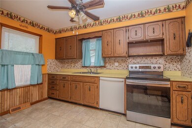 1404 S 6th St, Mattoon, IL 61938 - photo 4