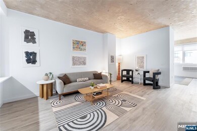 10 Commerce Ct unit 2E, Newark, NJ 07102 - photo 3